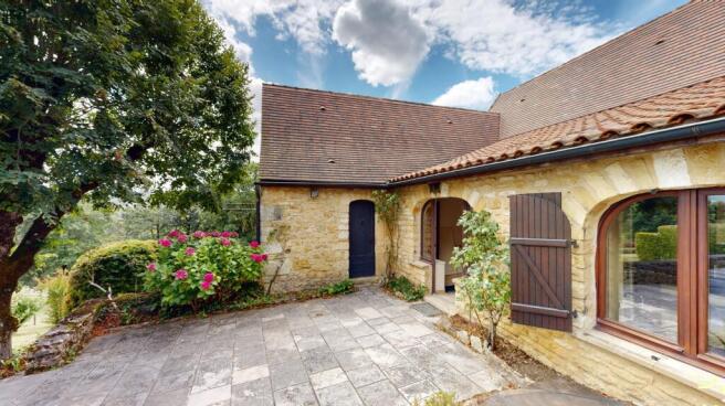 Ensemble-de-deux-maisons-ancienne-avec-vue-0808202