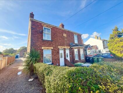 70 Yarmouth Road, Caister-On-Sea, Great Yarmouth, Norfolk NR30 5BT