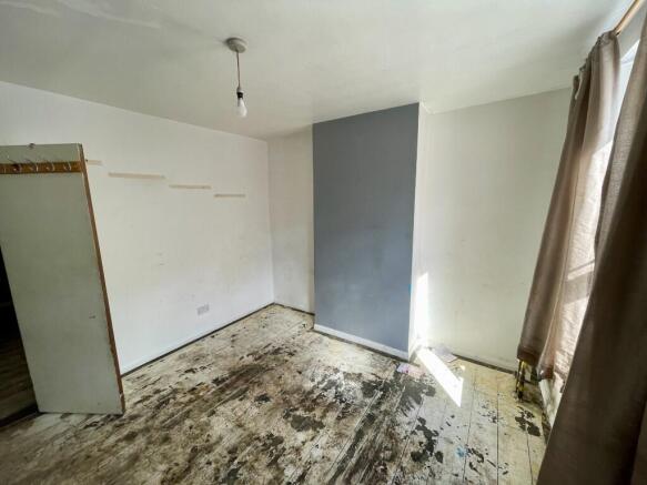 2  Medium  T202509251418.jpg