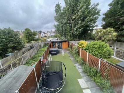 199 Elm Road, Leigh-On-Sea, Essex SS9 1SB