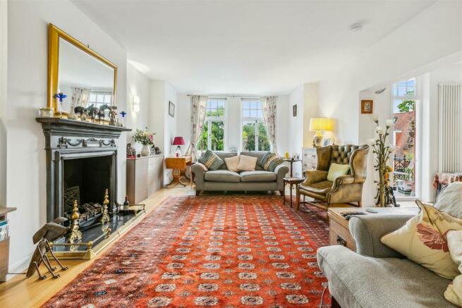 Bedford Park Mansions, W4 - FOR SALE