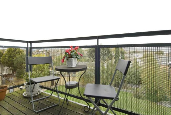 40 chiswick green studios-balcony.JPG