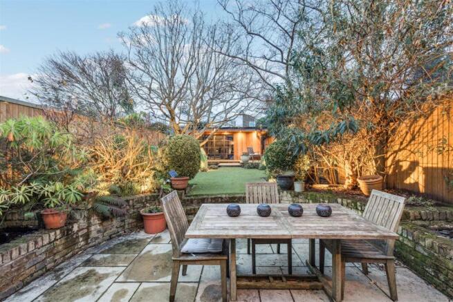 Stile Hall Gardens, W4 - FOR SALE