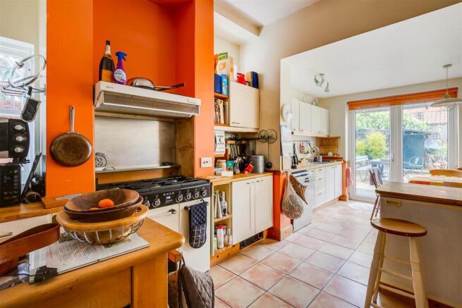 Hadley Gardens, W4 - FOR SALE