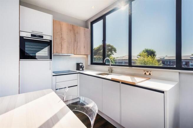 1 52 Stile Hall Gardens (11).jpg