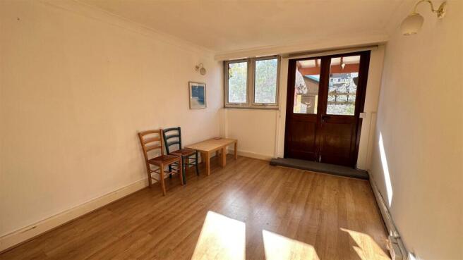 Youngs Ct, Living room