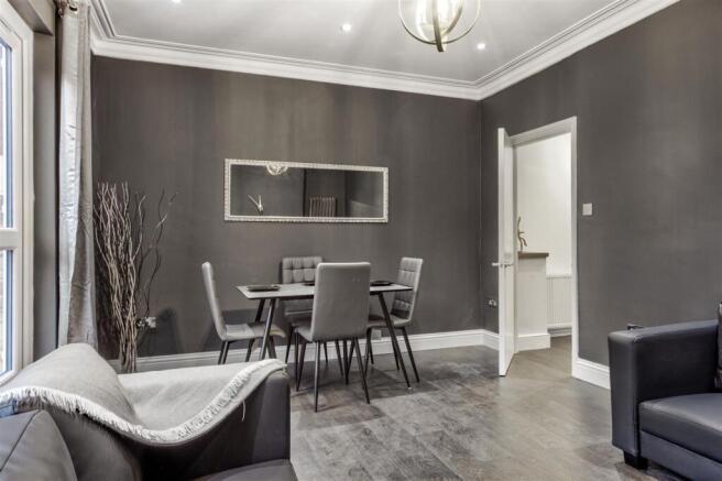 Eden_Harper_Queenstown RdSW8