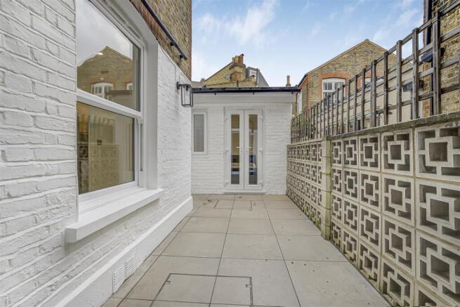 Queenstown_Road-SW8 Eden HarperJPG