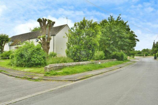 Front and road to memorial cross