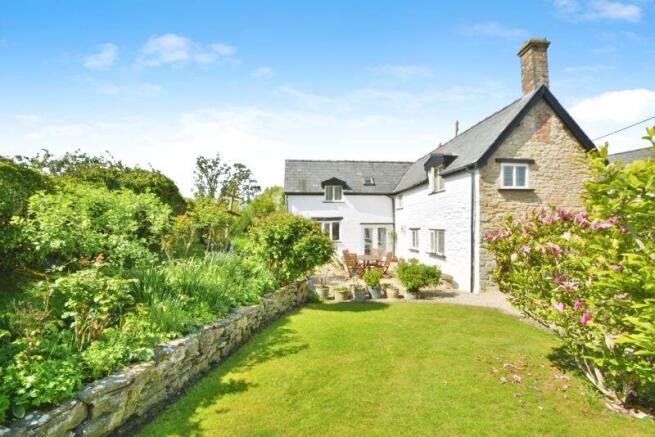 Beautiful detached cottage