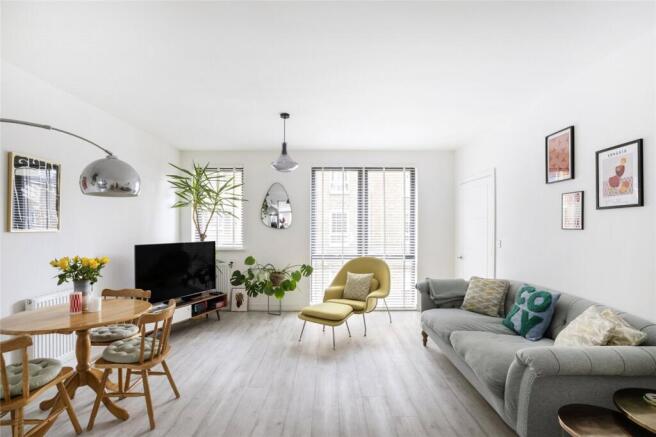 Tryon Crescent, E9