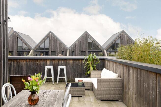 Tryon Crescent, E9