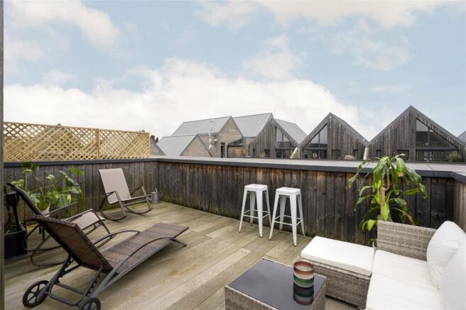 Tryon Crescent, E9