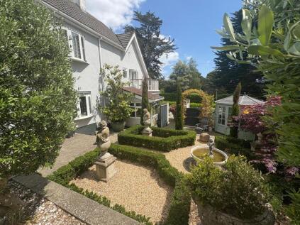 Bingham Avenue, Lilliput, Poole, BH14 8ND