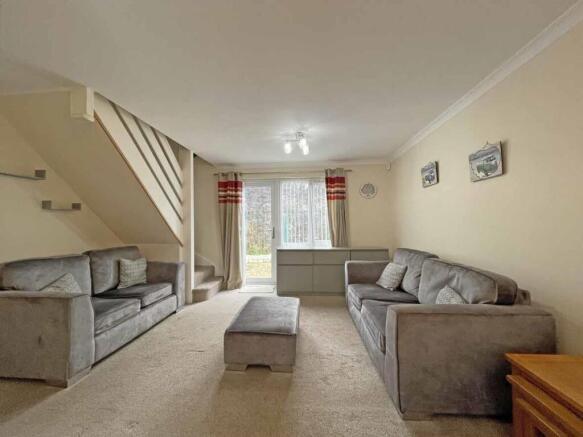 Washbourne Close 16 Living Room 2.jpg