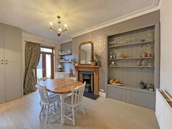 Edgecumbe Park Road 27 Dining Room Front...jpg