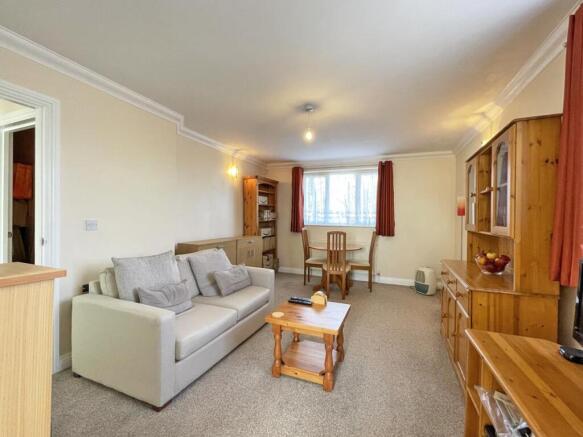 Austin Crescent 292 - Lounge 2.jpg