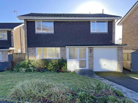 Hopton Close 6 - Front...........jpg