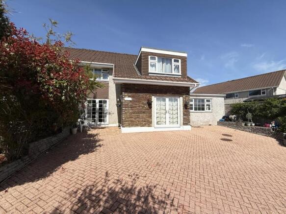 Mardon Close 15 - Front.jpg
