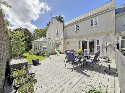 Captains Gardens, Manadon Park