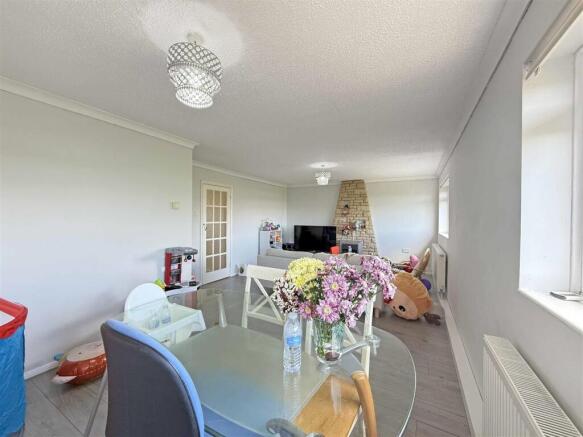 Grantley Gardens 93 - Living Dining Room.jpg