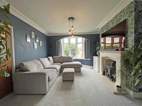 Old Laira Road 331 - Lounge Front.jpg