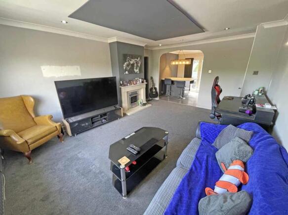 Erlstoke Close 36 - Lounge Front.jpg