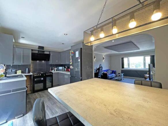 Erlstoke Close 36 - Kitchen Dining Area.jpg