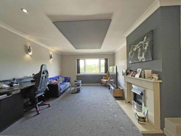 Erlstoke Close 36 - Lounge 1.jpg