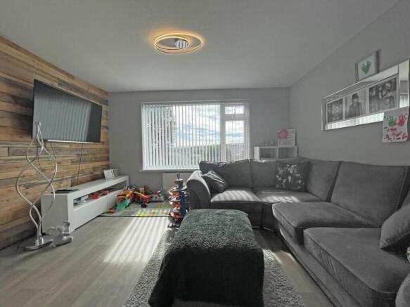 Ashford Close 29 Lounge Front.jpg