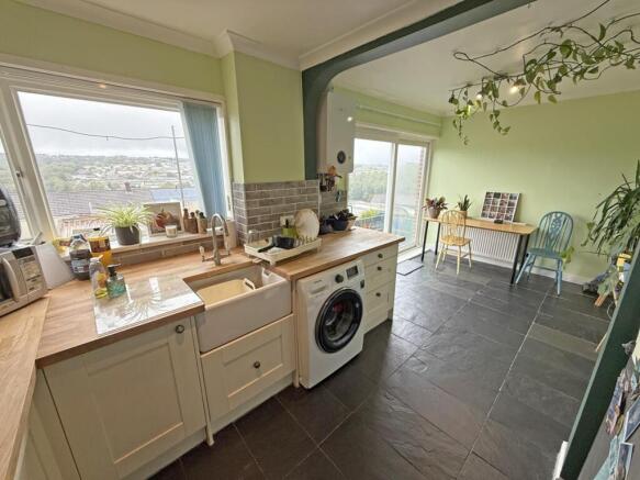 Cockington Walk 14 - Kitchen Dining Room Front...j