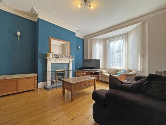 Ocean Street 23 - Living Room.jpg