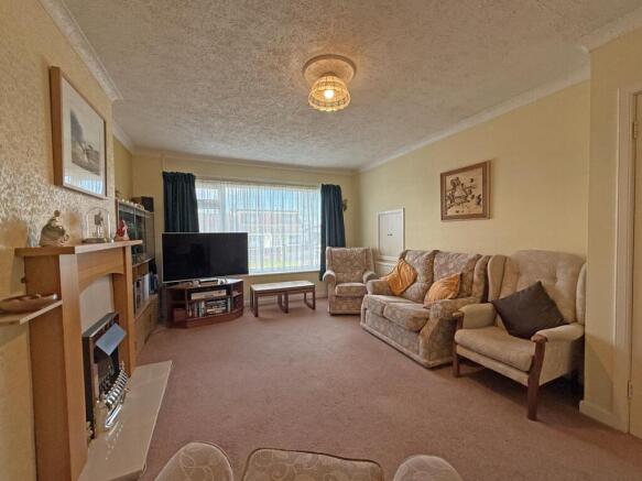 Cardigan Road 20 - Lounge Front.jpg