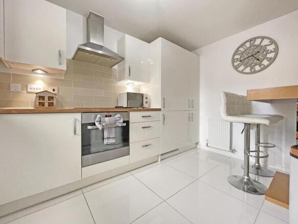 Spindle Crescent 91 - Kitchen.jpg