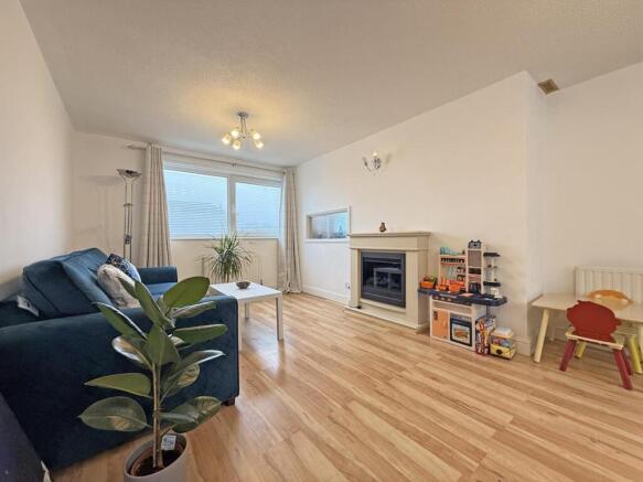 Humber Close 24 - Living Room Front.jpg