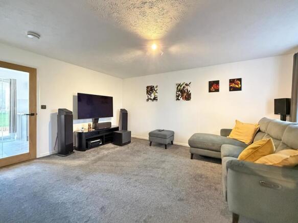 Frobisher Approach 28 - Lounge 3.jpg