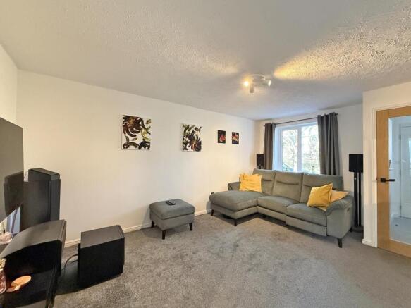 Frobisher Approach 28 - Lounge 1 FP.jpg