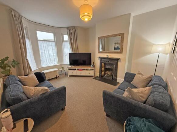 Carlton Terrace 3 - Lounge Front...jpg