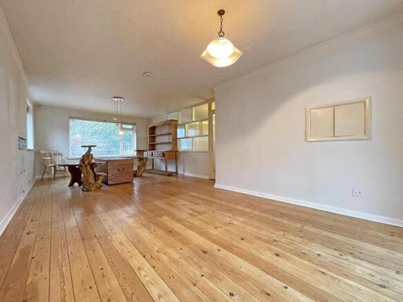 Leat Walk 45 - Lounge Dining Room Front.jpg