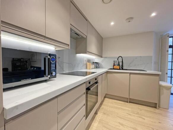 Dudding Court 10 - Kitchen.jpg