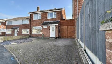 Spacious Home on Redbrook Crescent, Melton, LE13 0EU