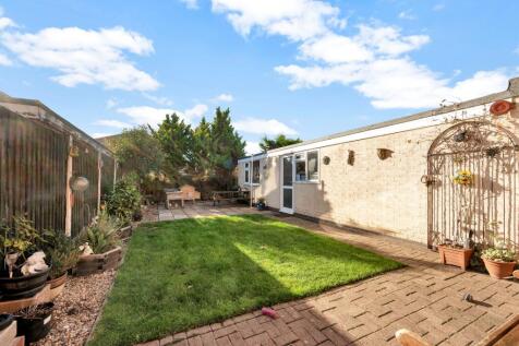 Spacious Home on Redbrook Crescent, Melton, LE13 0EU