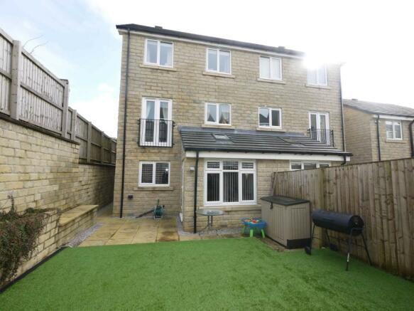 4 bedroom property for sale in Old Mill Dam Lane, Queensbury, Bradford