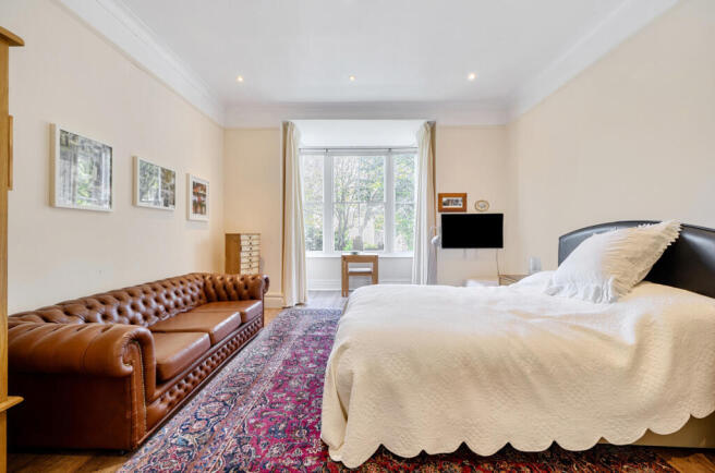 1372338-4-68fb5aa...