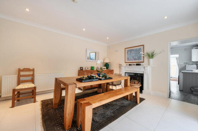 1372338-12-68fb5d...