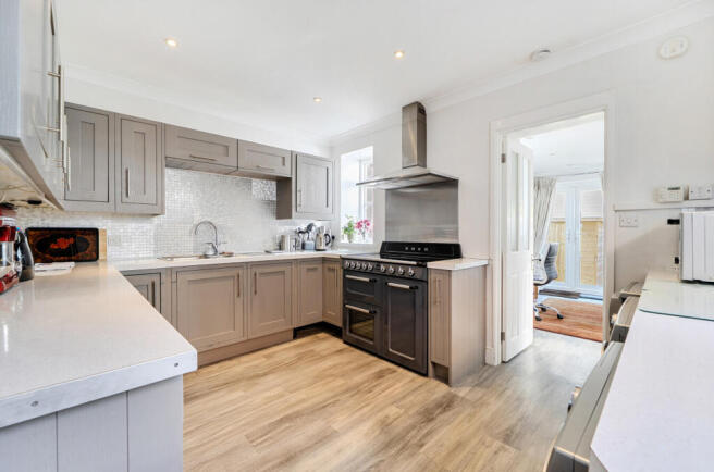 1372338-15-68fb5e...