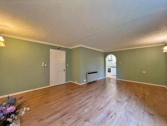 LIVING/DINING ROOM