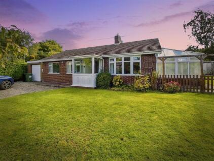 3 bed detached Bungalow on Clun Road, Aston-on-Clun