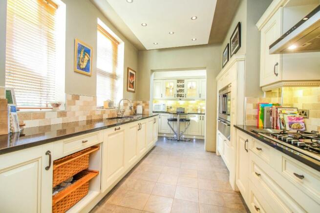 3 Bedroom Terraced House For Sale In Windsor Gardens North