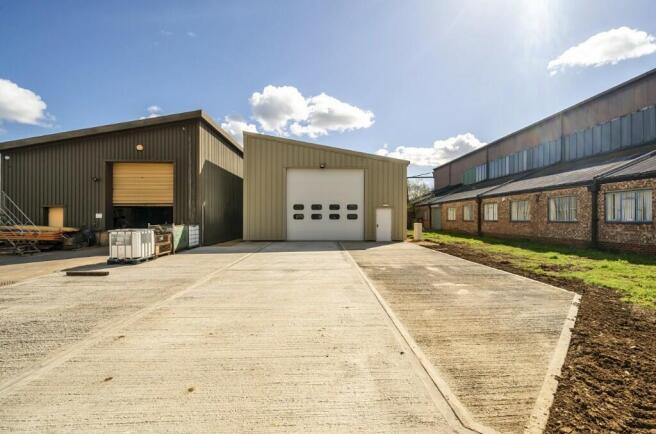 light-industrial-facility-for-rent-in-airfield-industrial-estate